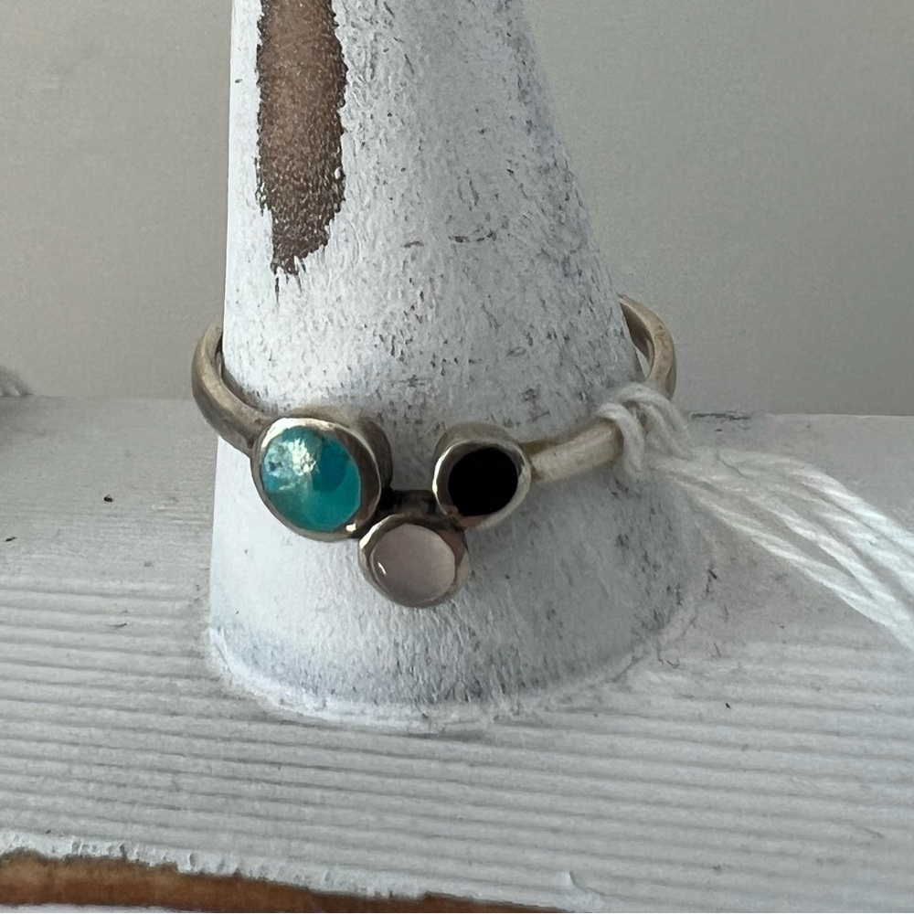 Chic Silver Ring with Turquoise and Black Stones